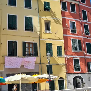 Vicolo Apartment, 2bdr, 2,5 Bth, Aircondo, Pedestrian Centre, Private Parking 600mt Far, Easy To Train And Ferries, Life La Spezia